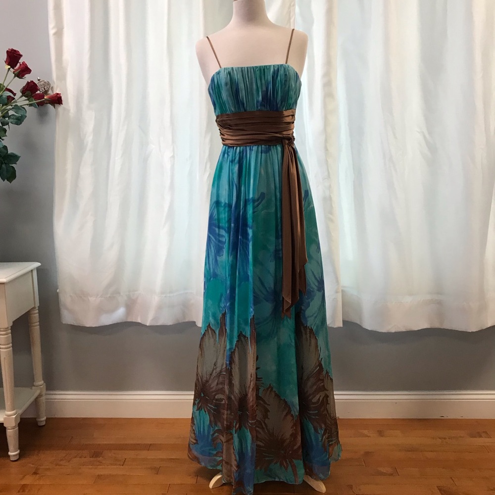 ISSUE Maxi Dress